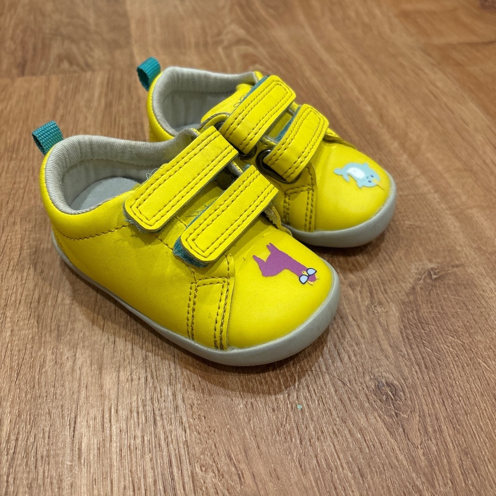 Ten Little Sneakers, Size 4.5